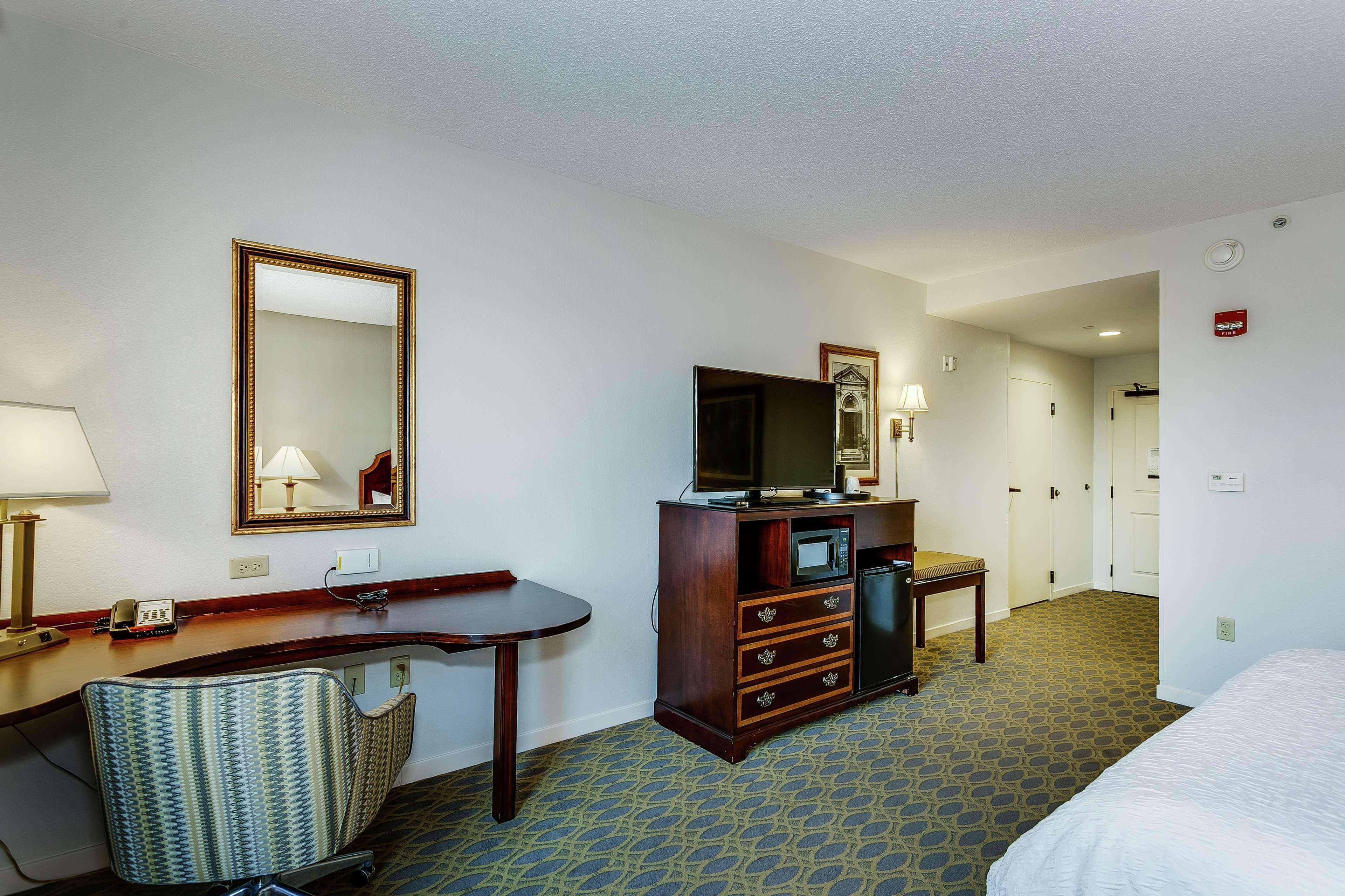 Hampton Inn & Suites Mobile - Downtown Historic District Exterior photo