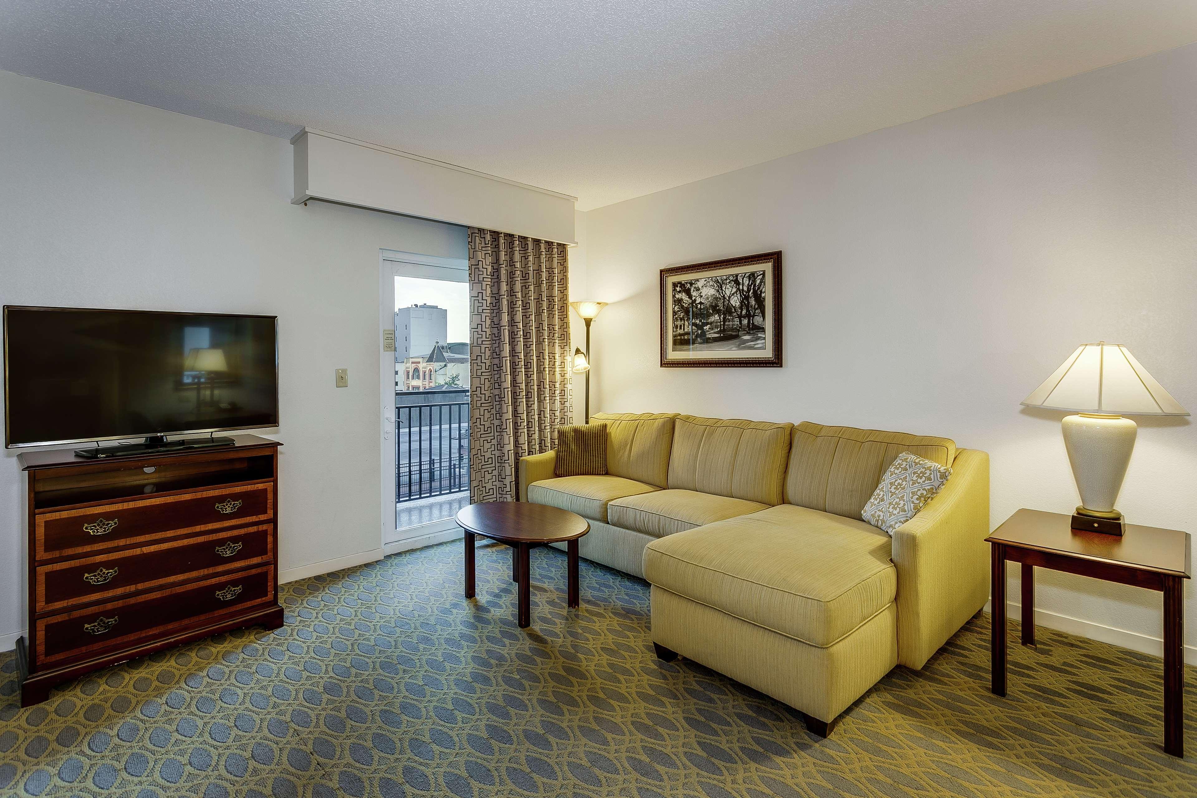 Hampton Inn & Suites Mobile - Downtown Historic District Exterior photo