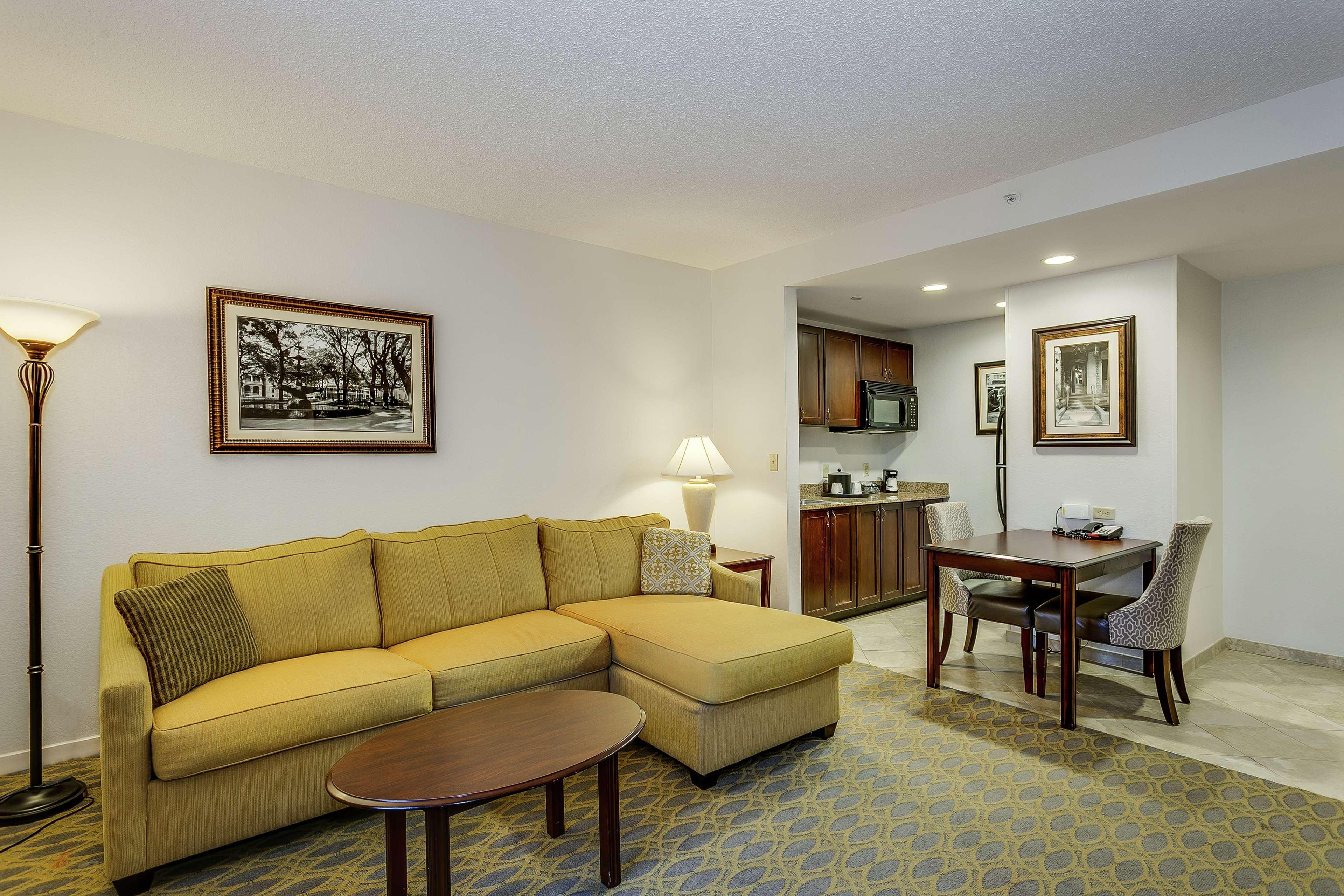 Hampton Inn & Suites Mobile - Downtown Historic District Exterior photo