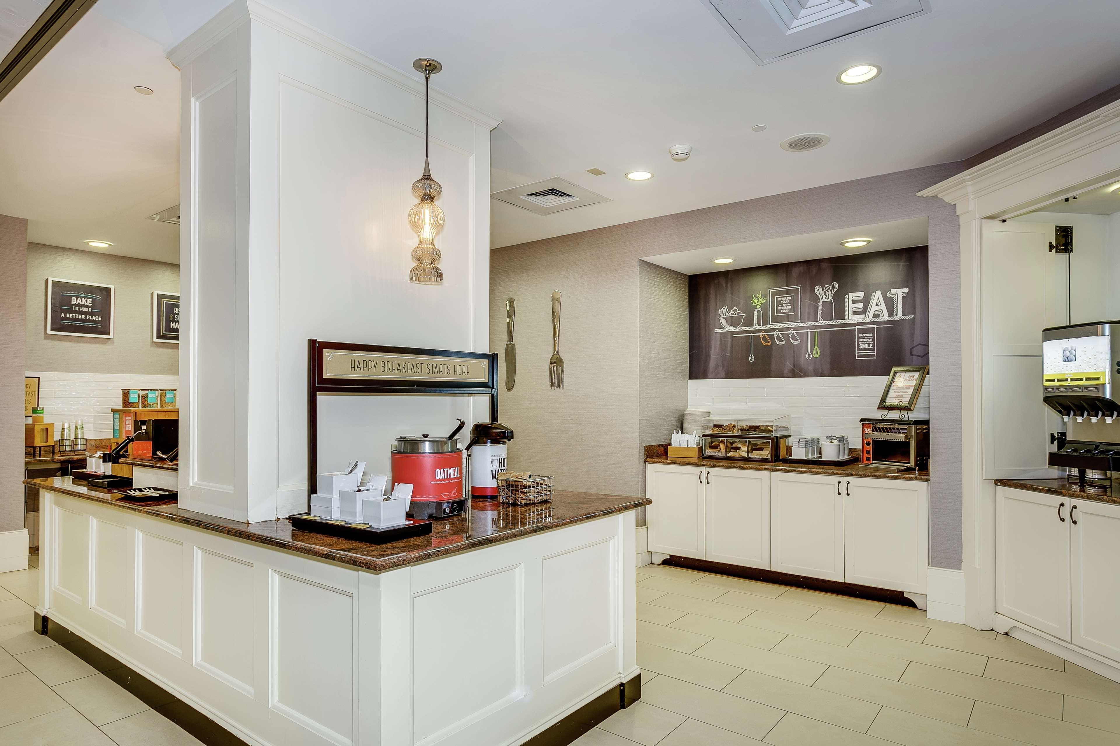 Hampton Inn & Suites Mobile - Downtown Historic District Exterior photo