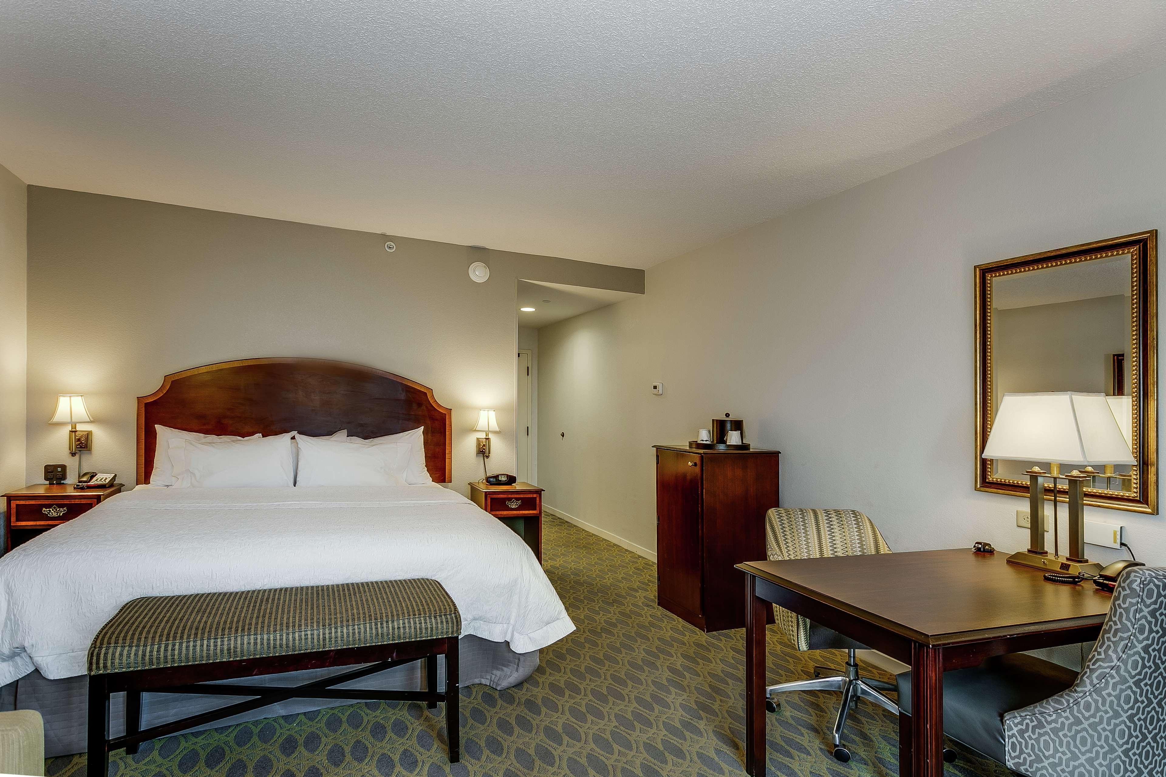 Hampton Inn & Suites Mobile - Downtown Historic District Exterior photo
